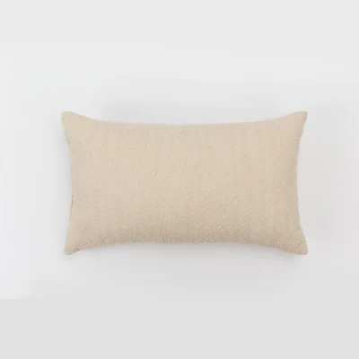 Maßgeschneiderte Outdoor-Couch für Büro, beige, einfarbig, rechteckig, Fleece-Bouclé-Stoff, Texturmuster, zwei doppelseitige, luxuriöse 35,6 x 61 cm große Dekokissen